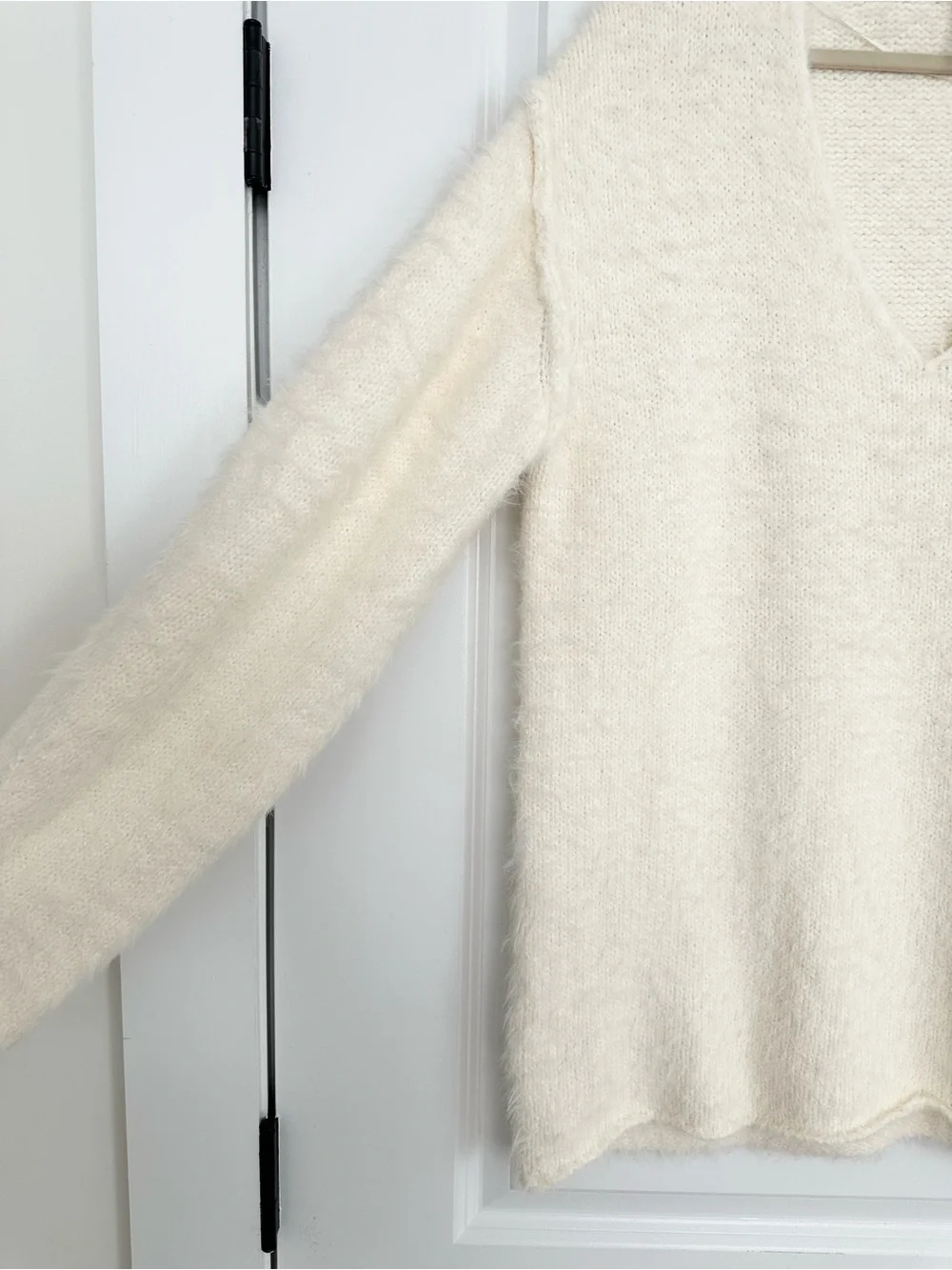 Free People Sparrow Oversized Ivory V-Neck Pullover Fluffy / Fuzzy Sweater